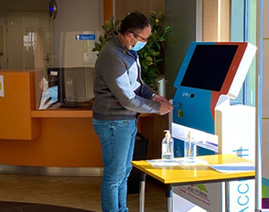 Borne interactive-exolis hoppen-admission patient-IPM France