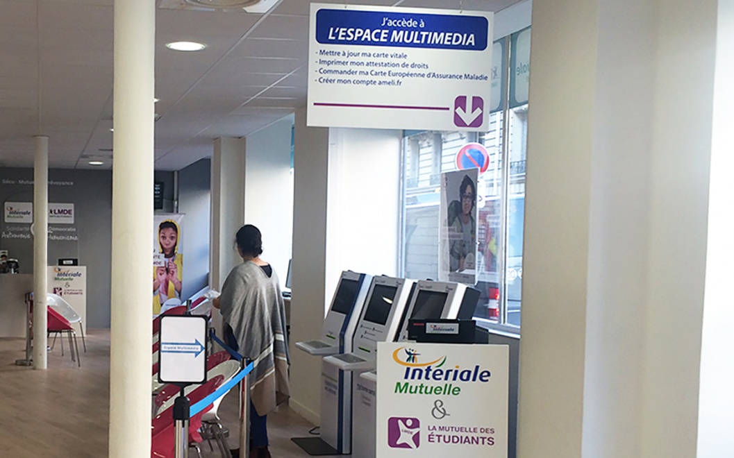 Kiosco de recepción de pacientes interiale mutuelle