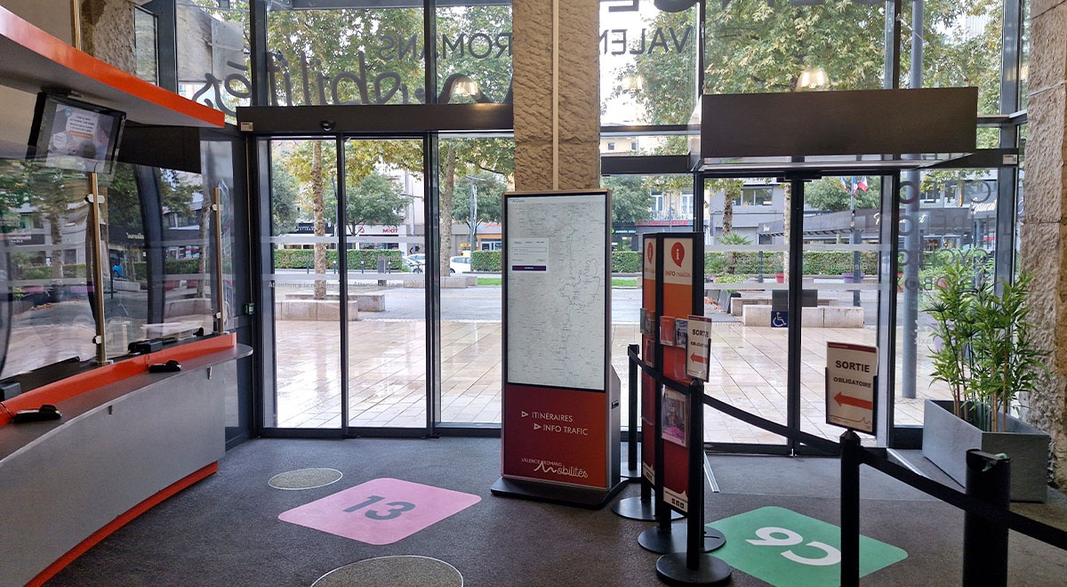 Totem-d'information-voyageur-Valence-Romans-Mobilités-IPM-France