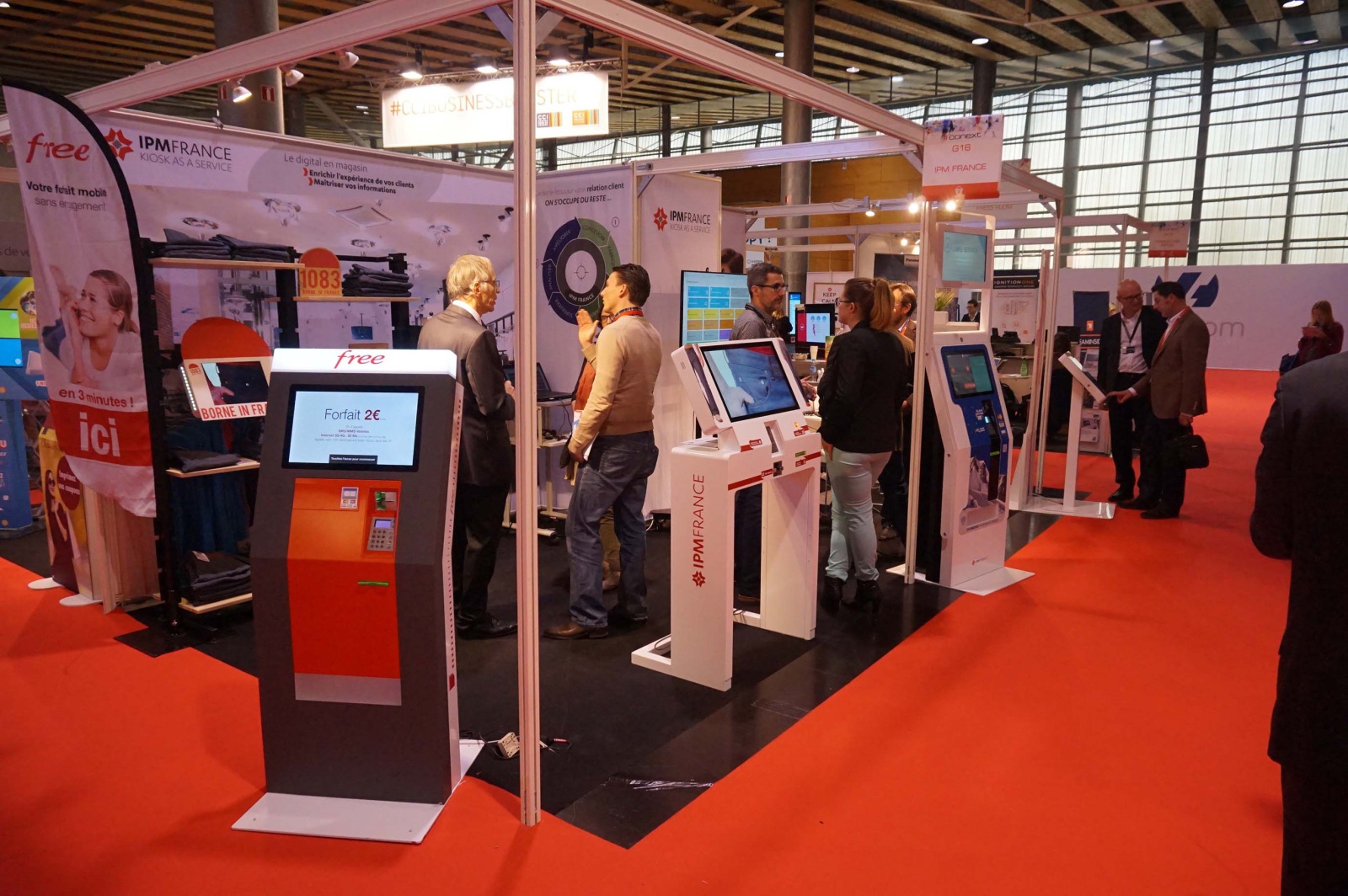 bornes tactiles interactives stand conext