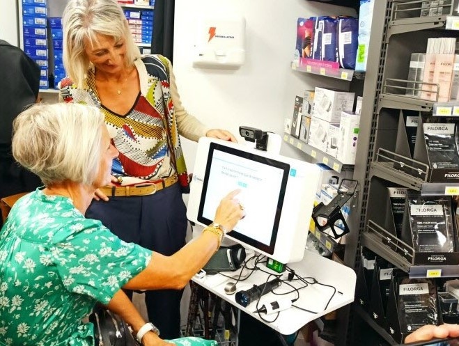 Borne de téléconsultation-pharmacie des Récollets Romans-Le Département de la Drôme IPM France